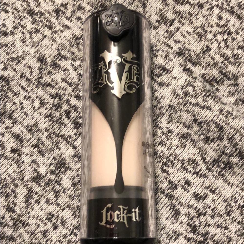 Kat Von D Light 40 Neutral Lock It Foundation